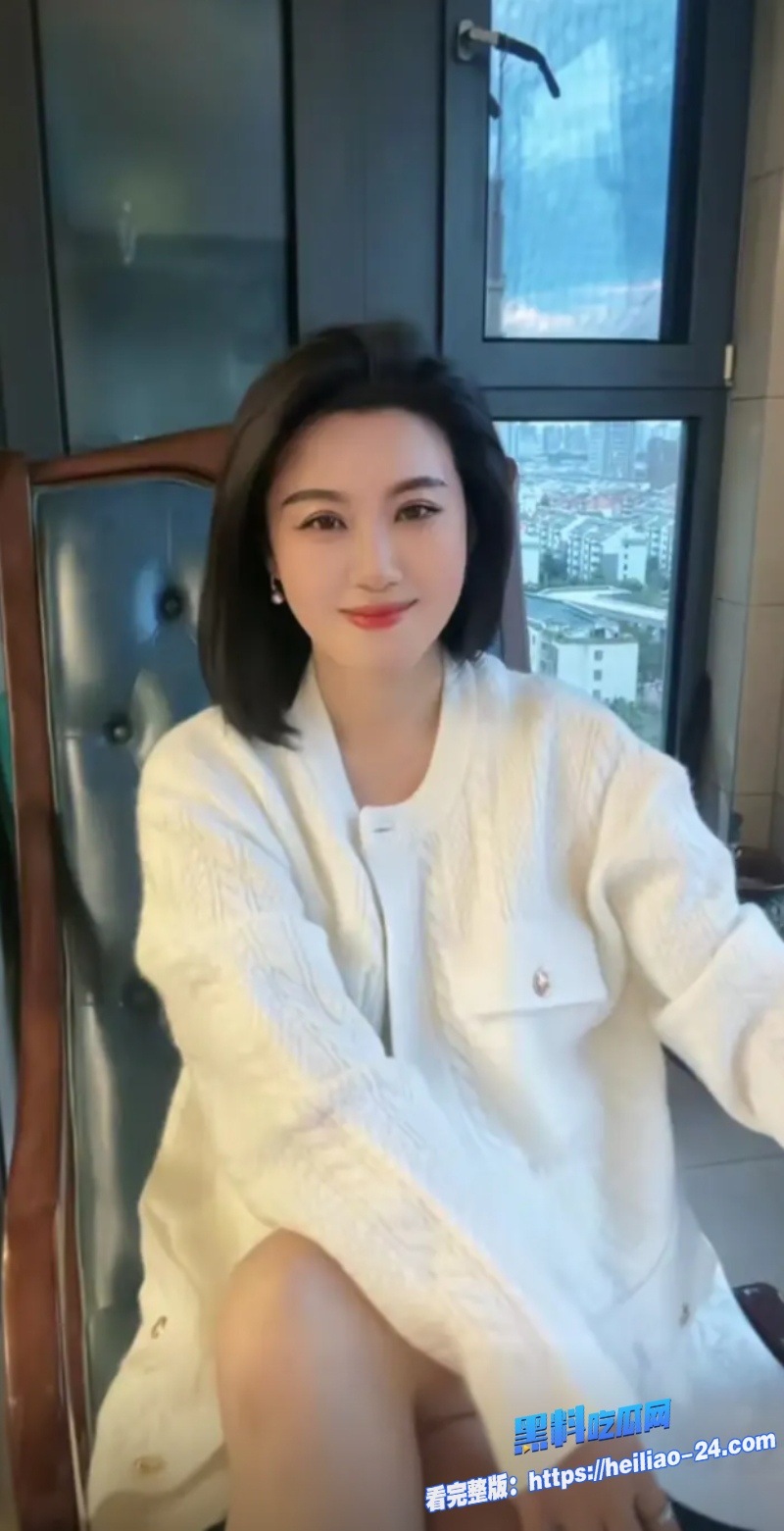 一周没操老姐骚穴紧得要命穿白网袜给弟弟足交最后被老弟狠插到腿软 5 一周没操老姐骚穴紧得要命穿白网袜给弟弟足交最后被老弟狠插到腿软 5