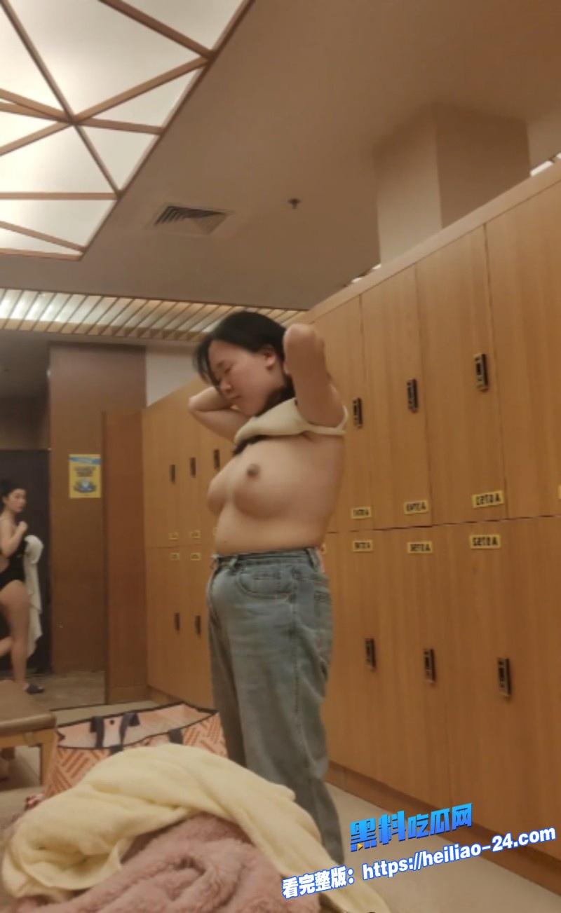 重庆融汇温泉更衣室惊天偷拍事件男子联手女友藏针孔摄像头偷录上百女宾裸体入浴更衣全过程9