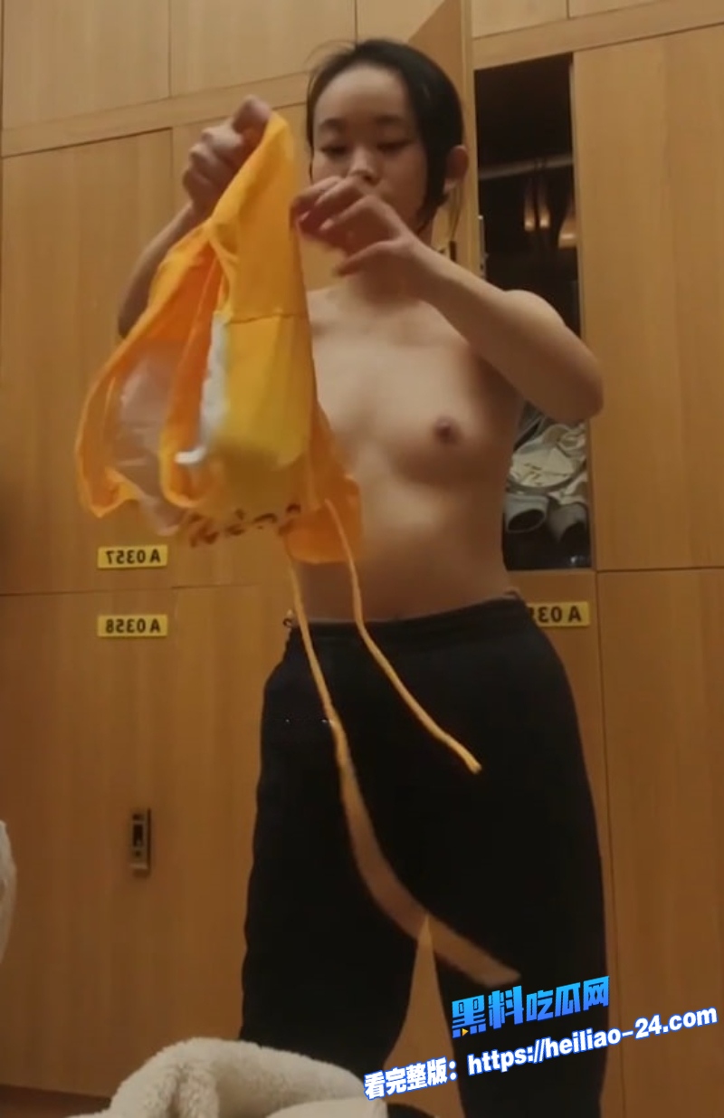 重庆融汇温泉更衣室惊天偷拍事件男子联手女友藏针孔摄像头偷录上百女宾裸体入浴更衣全过程11