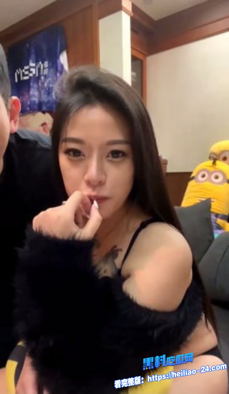 白金泄密高颜值纹身美女与男友同居私密日常曝光清纯五官下藏着大胆反差 2 白金泄密高颜值纹身美女与男友同居私密日常曝光清纯五官下藏着大胆反差 2