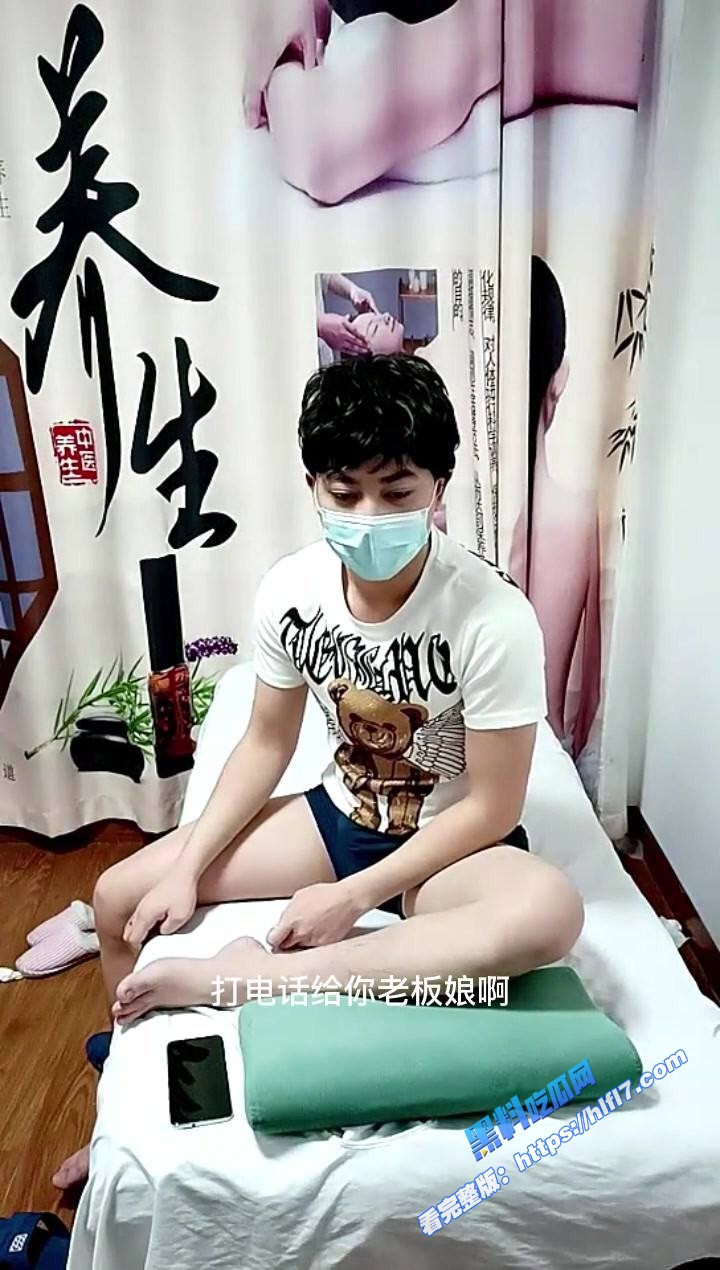 按摩店技师 看到小哥哥一见倾心 直接拔掉他的裤子就开始口交 激情上位狠狠地草着他！2