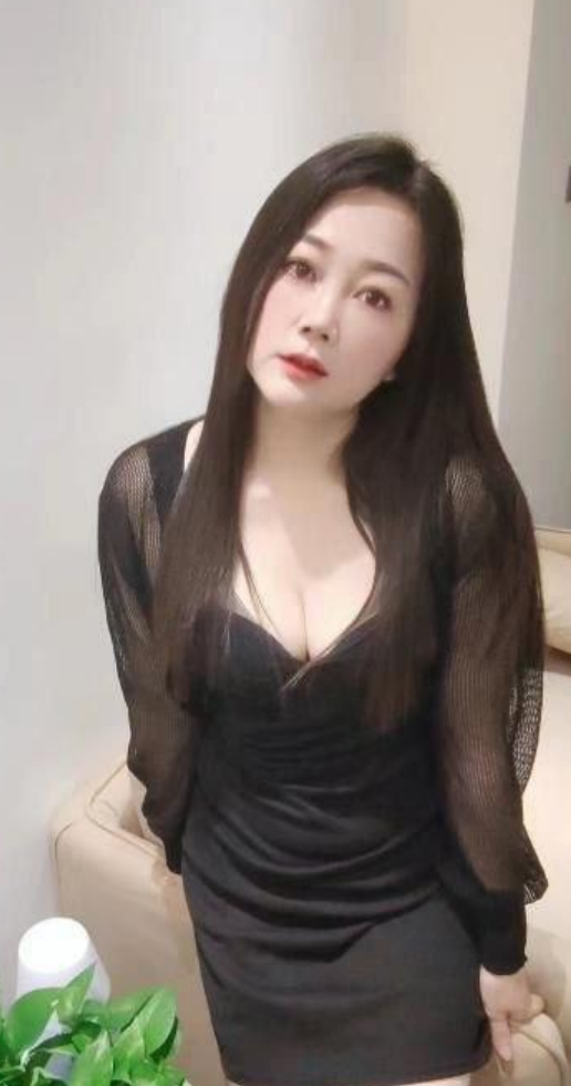 海角母子乱伦！极品骚老妈 穿着连体黑丝塞入跳蛋 受不了直接用鸡吧猛攻骚穴 干的老妈高潮迭起7