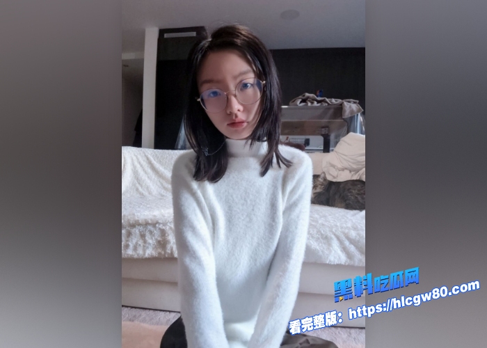 推特极品眼镜反差学生妹 petitesaki 高清视图合集福利流出足跟揉粉逼肛塞狐狸尾巴骚不像话了淫汁像溪水缓缓流出1