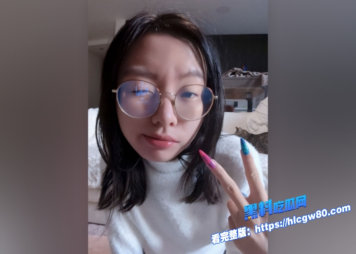 推特极品眼镜反差学生妹 petitesaki 高清视图合集福利流出足跟揉粉逼肛塞狐狸尾巴骚不像话了淫汁像溪水缓缓流出9