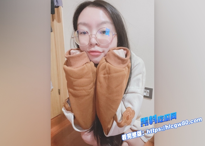 推特极品眼镜反差学生妹 petitesaki 高清视图合集福利流出足跟揉粉逼肛塞狐狸尾巴骚不像话了淫汁像溪水缓缓流出8