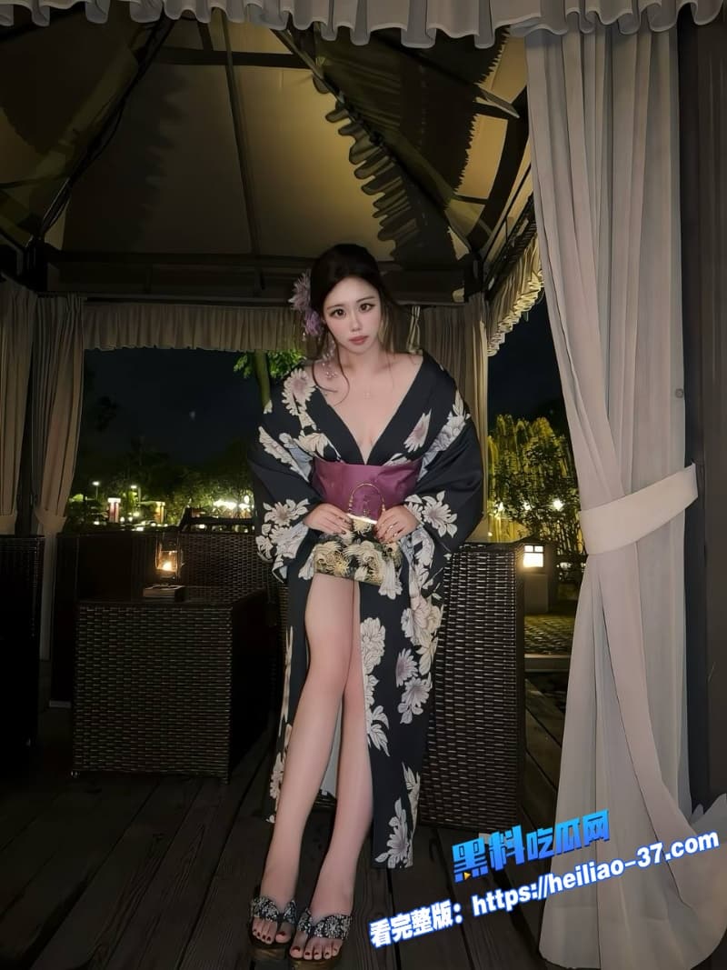 海角善良小嫂子灶台被后入高潮精液射锅里给大家尝母狗人妻太骚了门外工人老太太都听见啦4