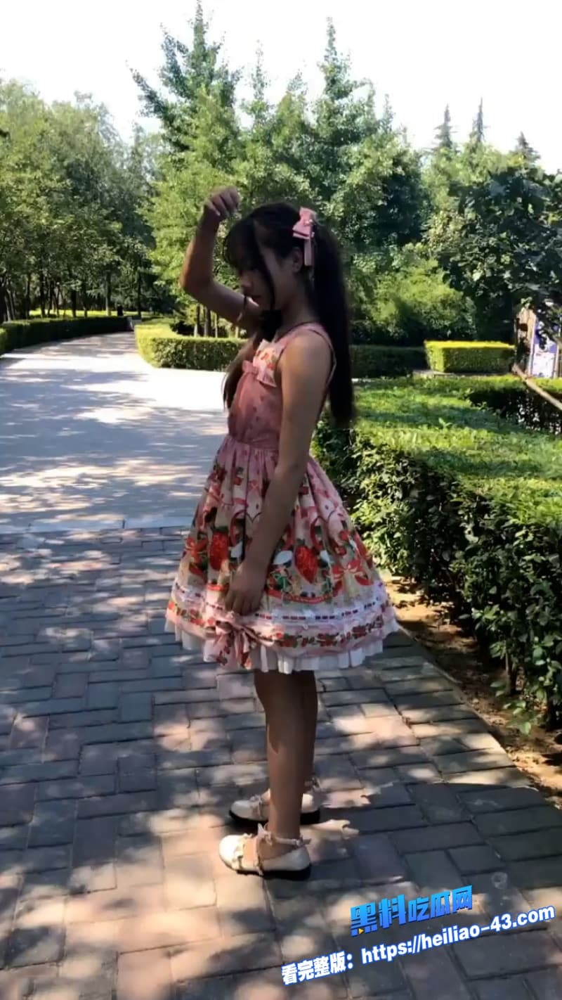 极品福利姬浆果儿户外露出合集流出身穿洛丽塔全程露脸在户外大胆的露出奶子诱惑值直接拉满1