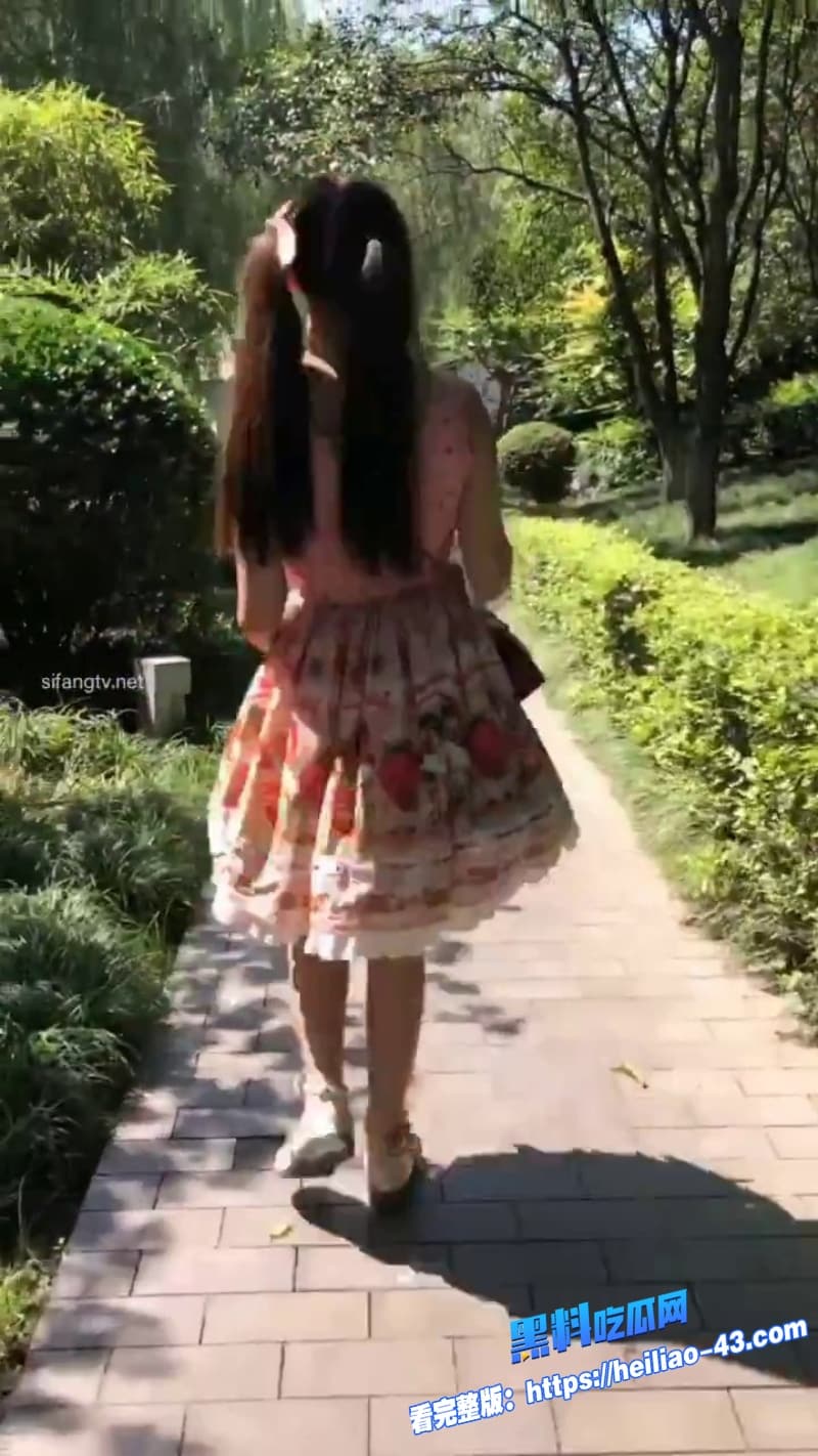 极品福利姬浆果儿户外露出合集流出身穿洛丽塔全程露脸在户外大胆的露出奶子诱惑值直接拉满12