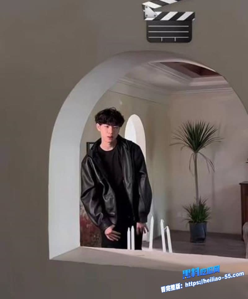 抖音说唱歌手TopBarry杨博睿深情人设崩塌女友怒爆渣男操粉酒店无码视频全程曝光5 抖音说唱歌手TopBarry杨博睿深情人设崩塌女友怒爆渣男操粉酒店无码视频全程曝光5