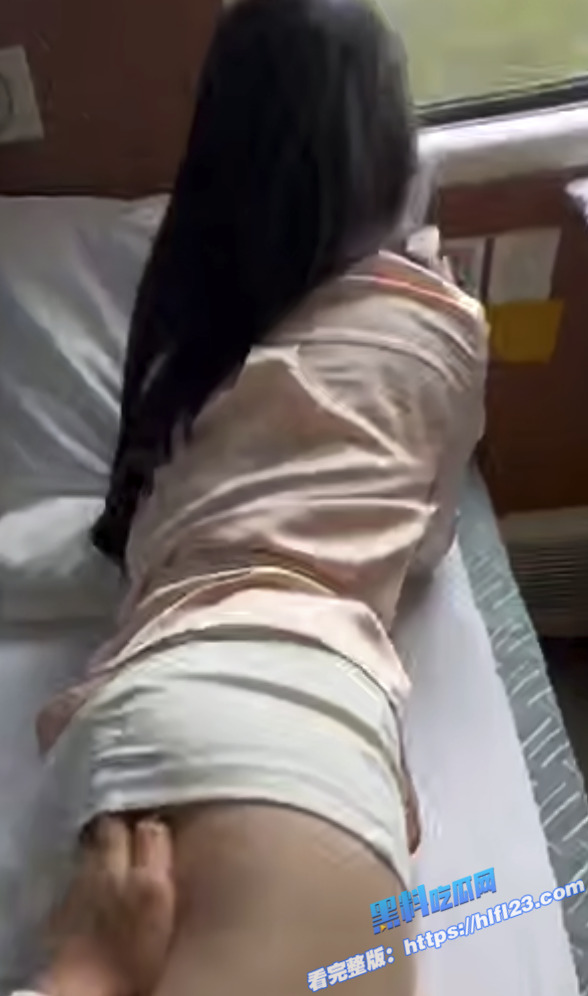 真实姐弟乱伦！送姐姐去看她儿子 火车上大胆全裸做爱 厕所到卧铺高潮狂喷不断！1