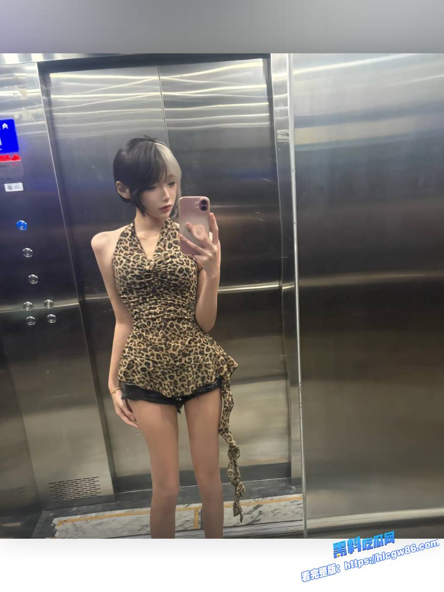 极品花臂舌钉精神小妹和男友性爱直播视频爆出 2