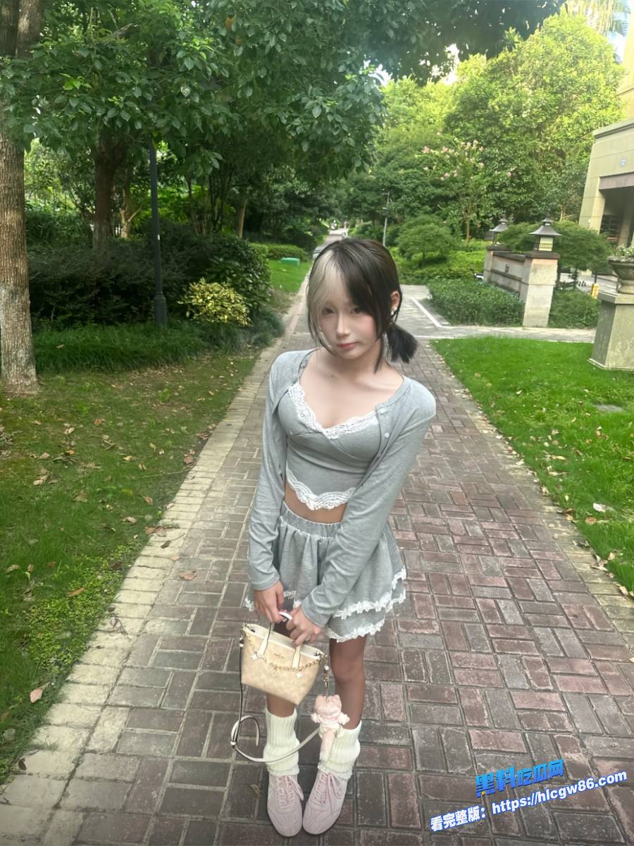 极品花臂舌钉精神小妹和男友性爱直播视频爆出 3