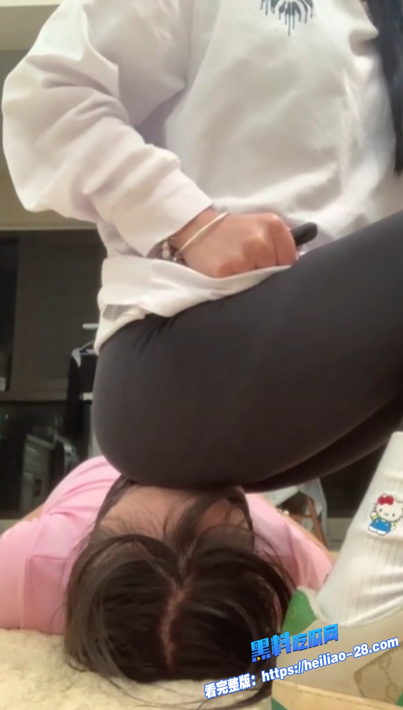 玩物直播女王阿月教训放鸽子的闺蜜直接把她绑起来各种玩弄惩罚8