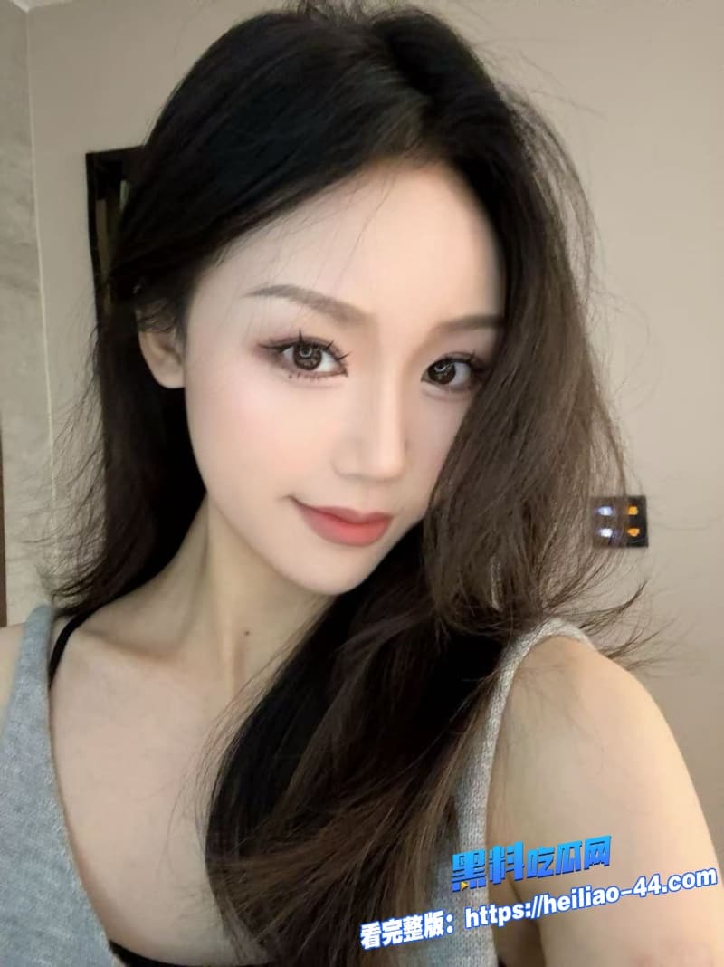 海角兄妹乱伦周末趁父母不在家骚货妹妹身穿连体渔网袜勾引哥哥被无套疯狂抽插小穴1