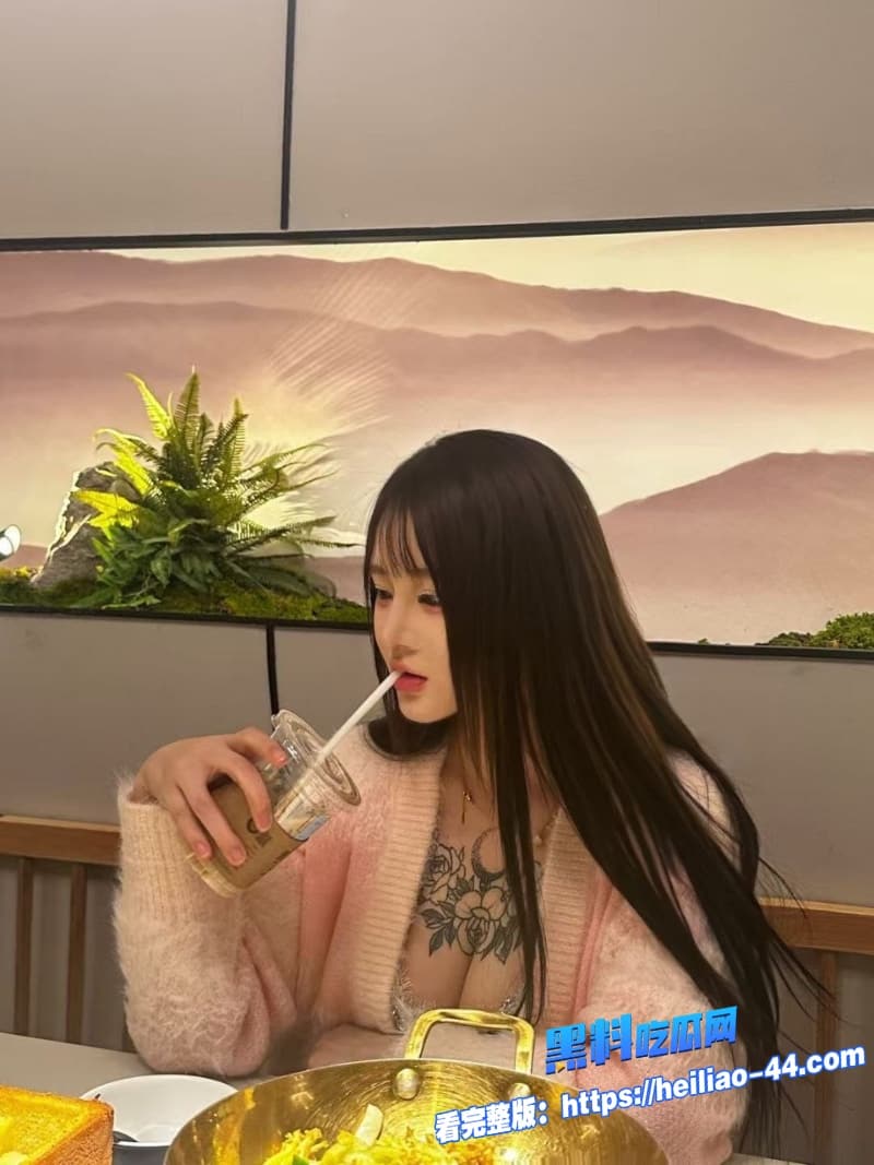 海角兄妹乱伦周末趁父母不在家骚货妹妹身穿连体渔网袜勾引哥哥被无套疯狂抽插小穴6