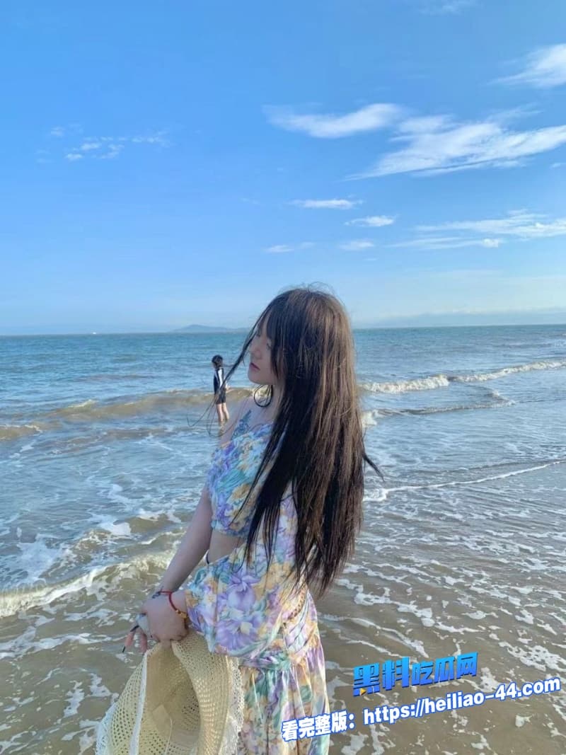 海角兄妹乱伦周末趁父母不在家骚货妹妹身穿连体渔网袜勾引哥哥被无套疯狂抽插小穴8