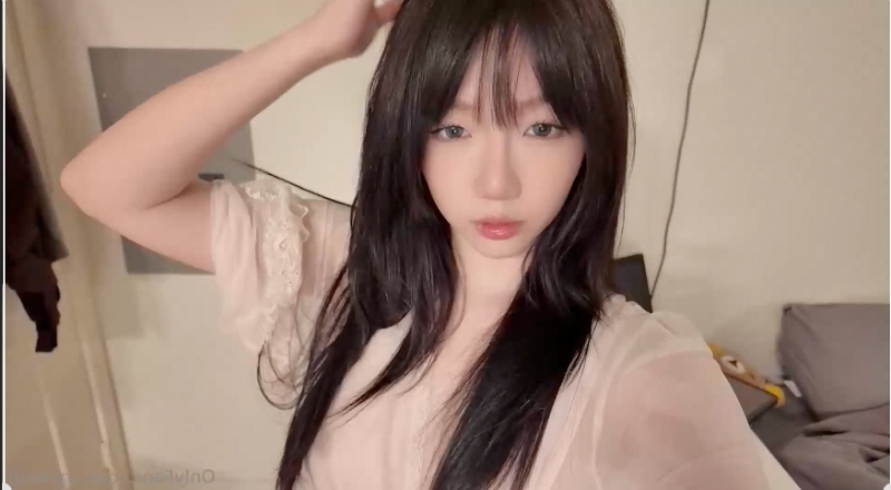 Onlyfans网红高颜值嫩妹aryminh私拍流出1