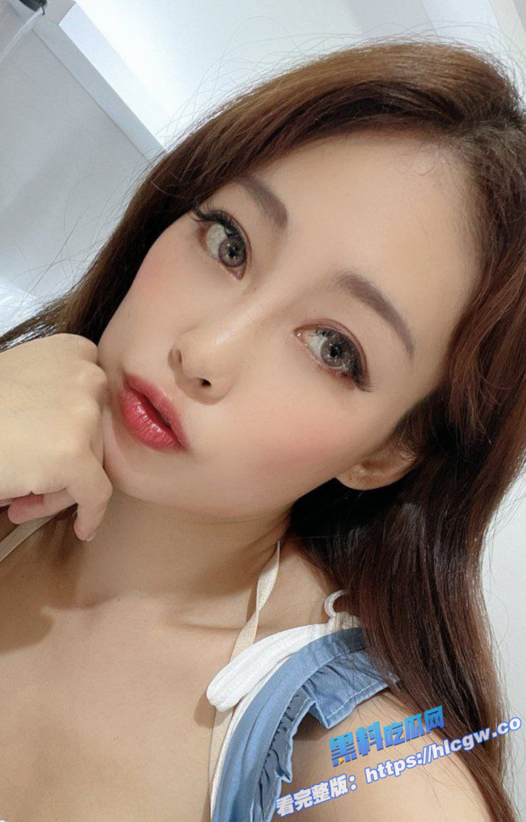 极品少妇 丰满身材性感撩人 巨乳呼之欲出 穿着情趣制服更是骚得不行！图3