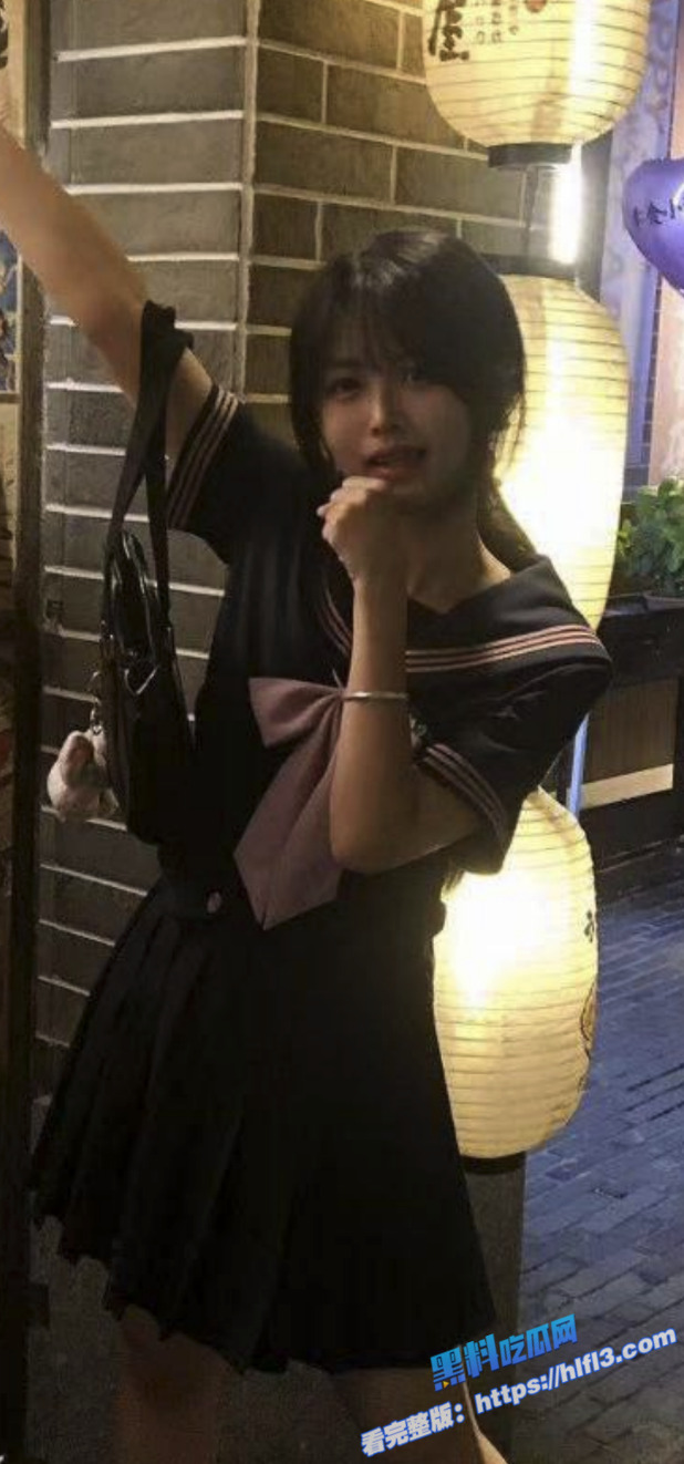 极品高中生嫩妹 双马尾小萝莉 蜂腰嫩穴骚母狗 对着镜子自拍自慰视频！4