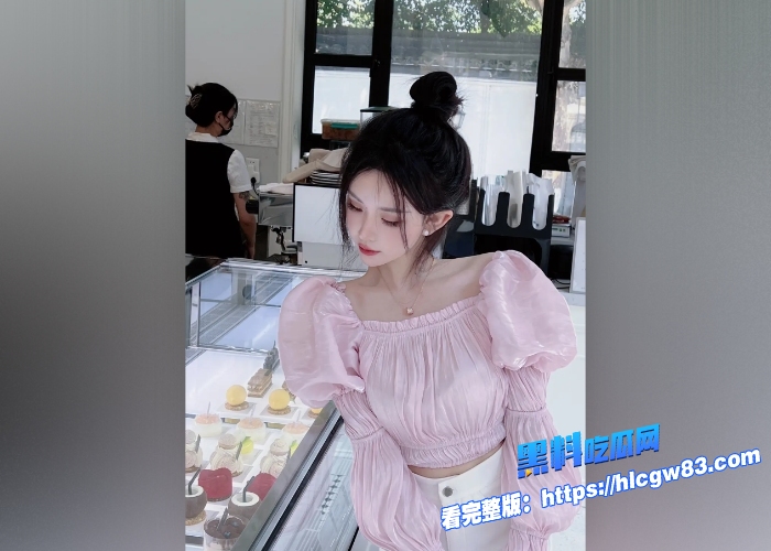 兄妹乱伦禽兽哥哥趁着父母睡着到亲妹妹房间开始禁忌乱伦戏码 口交大屌疯舔蜜穴女上骑乘眼神迷离一脸享受2 兄妹乱伦禽兽哥哥趁着父母睡着到亲妹妹房间开始禁忌乱伦戏码 口交大屌疯舔蜜穴女上骑乘眼神迷离一脸享受2