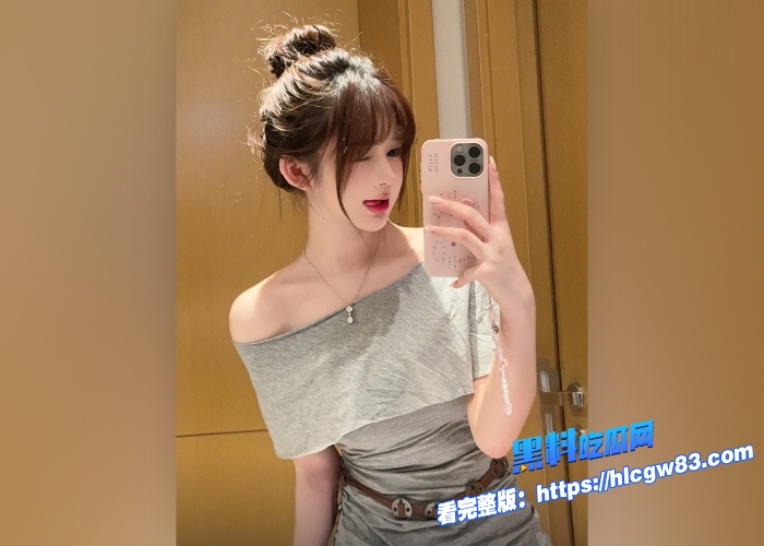 兄妹乱伦禽兽哥哥趁着父母睡着到亲妹妹房间开始禁忌乱伦戏码 口交大屌疯舔蜜穴女上骑乘眼神迷离一脸享受1 兄妹乱伦禽兽哥哥趁着父母睡着到亲妹妹房间开始禁忌乱伦戏码 口交大屌疯舔蜜穴女上骑乘眼神迷离一脸享受1