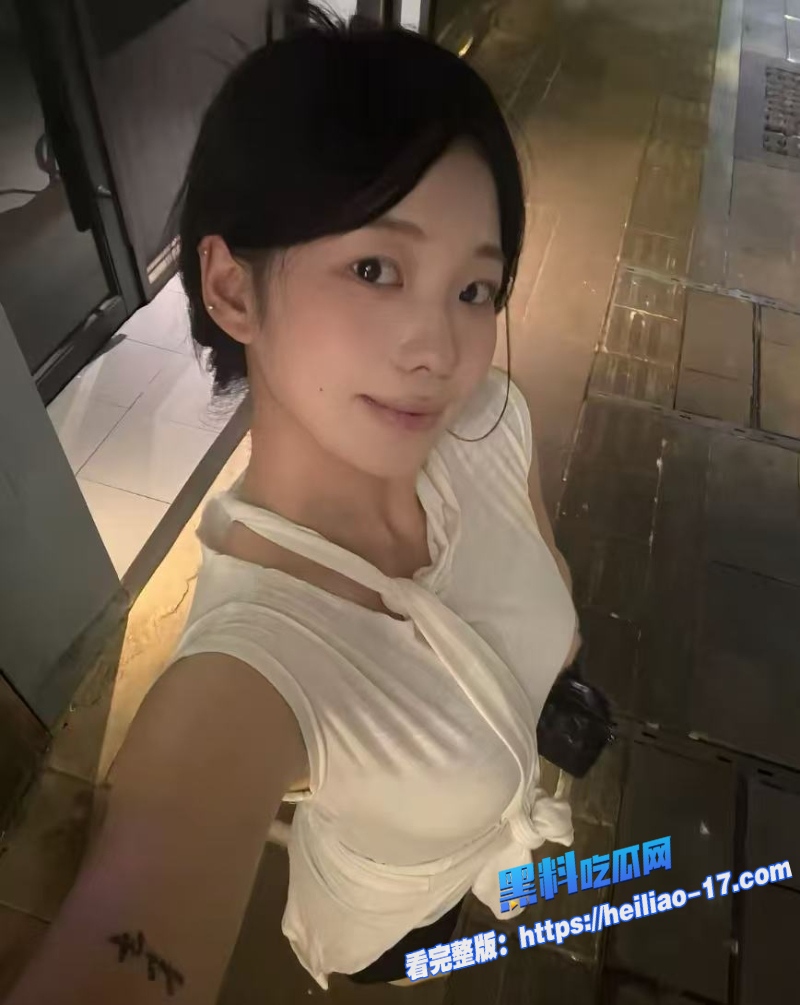 高颜值反差女神私密直播视频曝光清纯美女与炮友缠绵大胆放飞自我3 高颜值反差女神私密直播视频曝光清纯美女与炮友缠绵大胆放飞自我3
