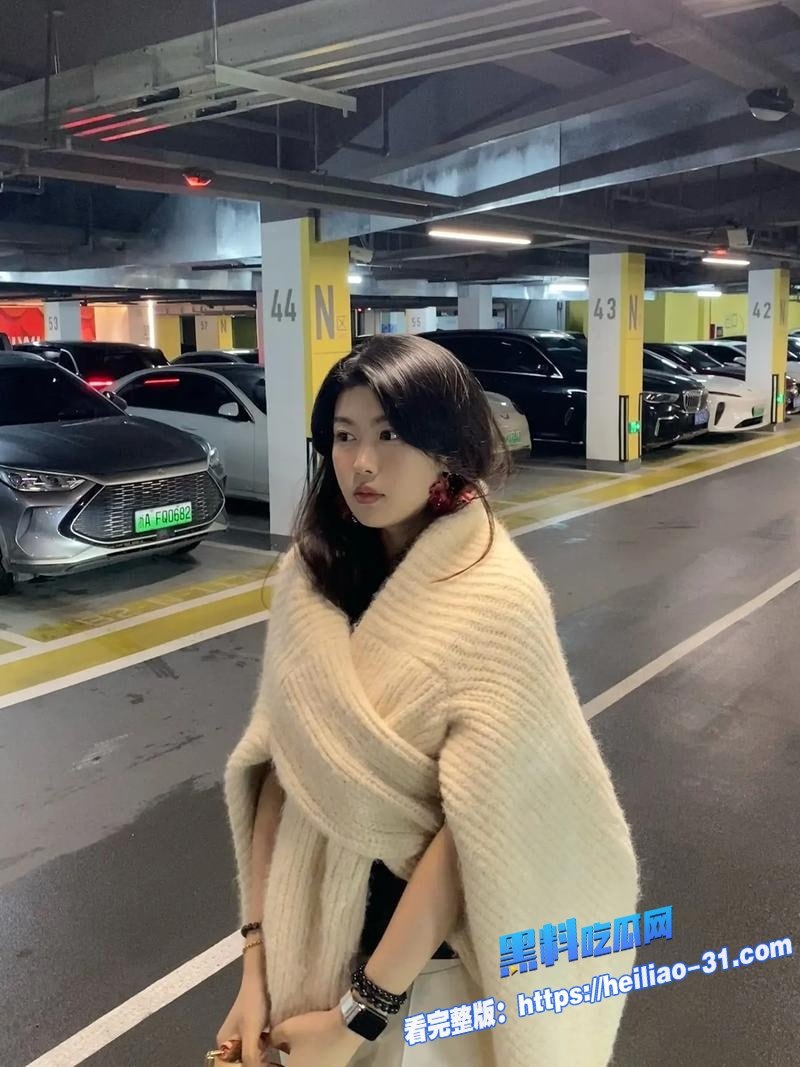 海角乱伦姐姐婚纱诱惑极致口爆吞精新娘媚态撩人婚纱下跪深喉吞下每一滴1 海角乱伦姐姐婚纱诱惑极致口爆吞精新娘媚态撩人婚纱下跪深喉吞下每一滴1