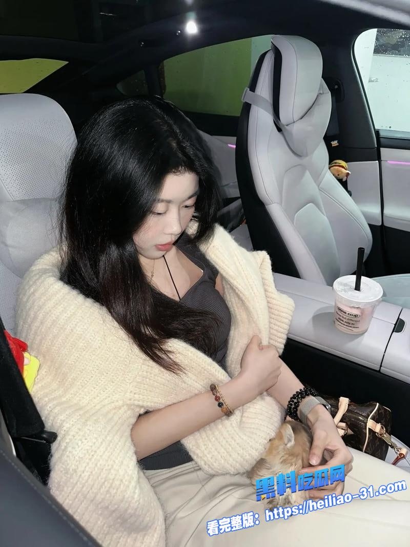 海角乱伦姐姐婚纱诱惑极致口爆吞精新娘媚态撩人婚纱下跪深喉吞下每一滴3 海角乱伦姐姐婚纱诱惑极致口爆吞精新娘媚态撩人婚纱下跪深喉吞下每一滴3