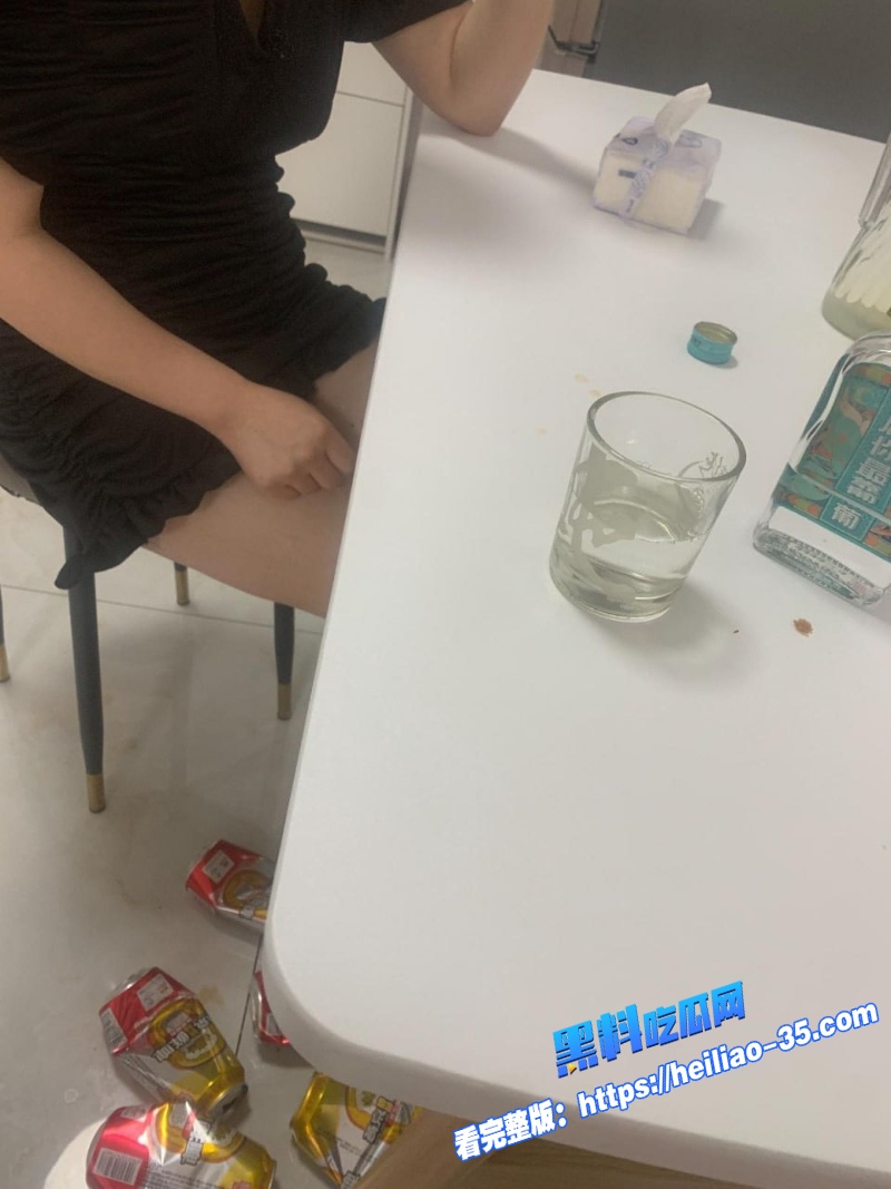 海角姐弟乱伦之我的离异姐姐姐姐睡觉时弟弟扒内裤猛操各种偷拍内射后入11