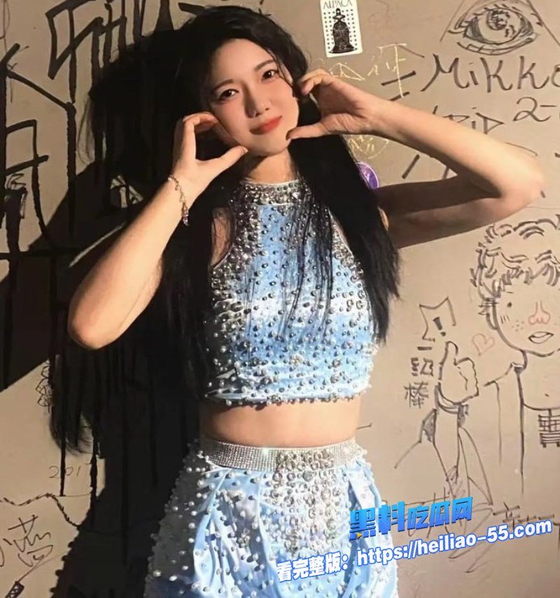 极品小女友黄播半推半就欲拒还迎慢慢插入嫩穴到主动骑乘狂摇1