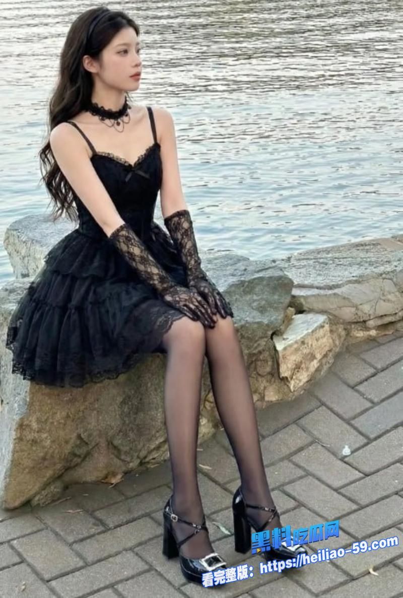 学妹穿制服约会惊变双龙戏珠清纯少女浪漫约会面对两根巨物4