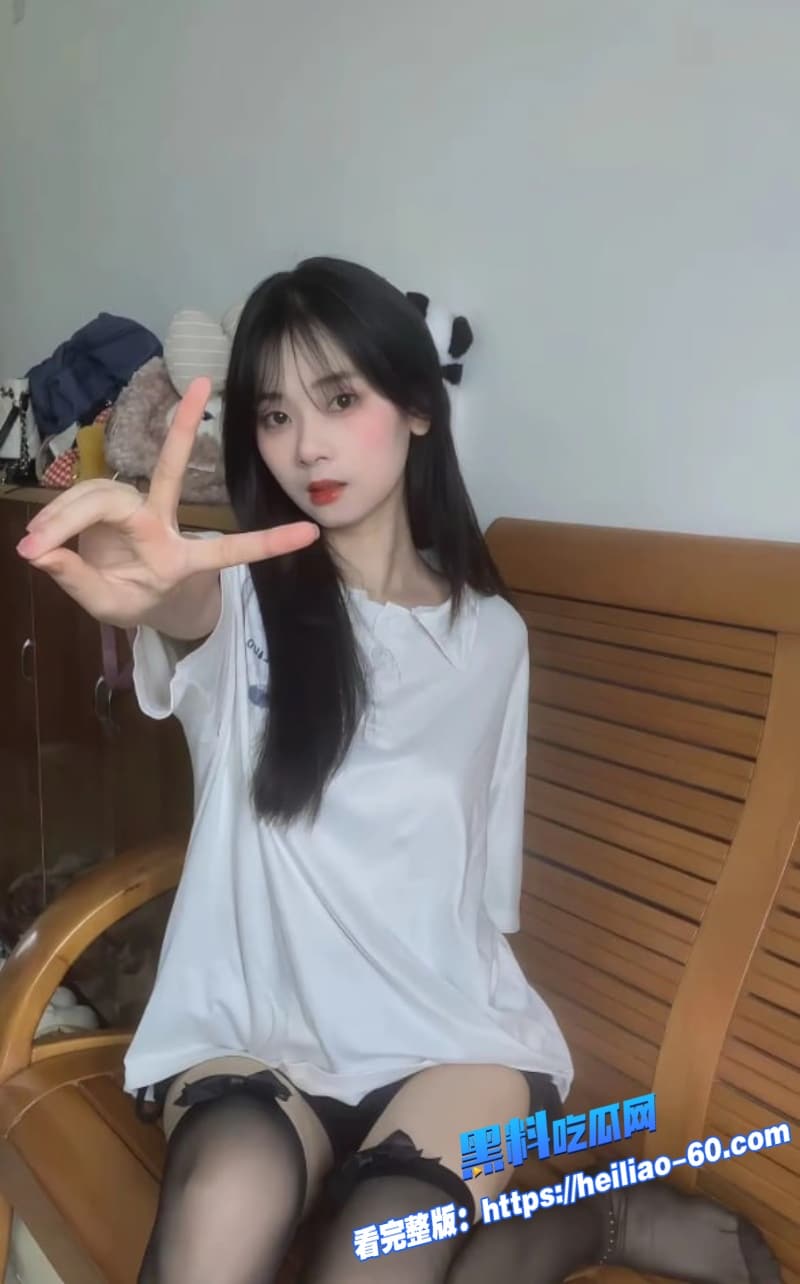 精神小妹深夜变身黑丝骚货清纯脸蛋藏巨乳粉穴 直播求大鸡巴狠操到腿软尖叫 2 精神小妹深夜变身黑丝骚货清纯脸蛋藏巨乳粉穴 直播求大鸡巴狠操到腿软尖叫 2