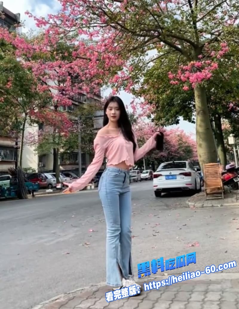 精神小妹深夜变身黑丝骚货清纯脸蛋藏巨乳粉穴 直播求大鸡巴狠操到腿软尖叫 15 精神小妹深夜变身黑丝骚货清纯脸蛋藏巨乳粉穴 直播求大鸡巴狠操到腿软尖叫 15