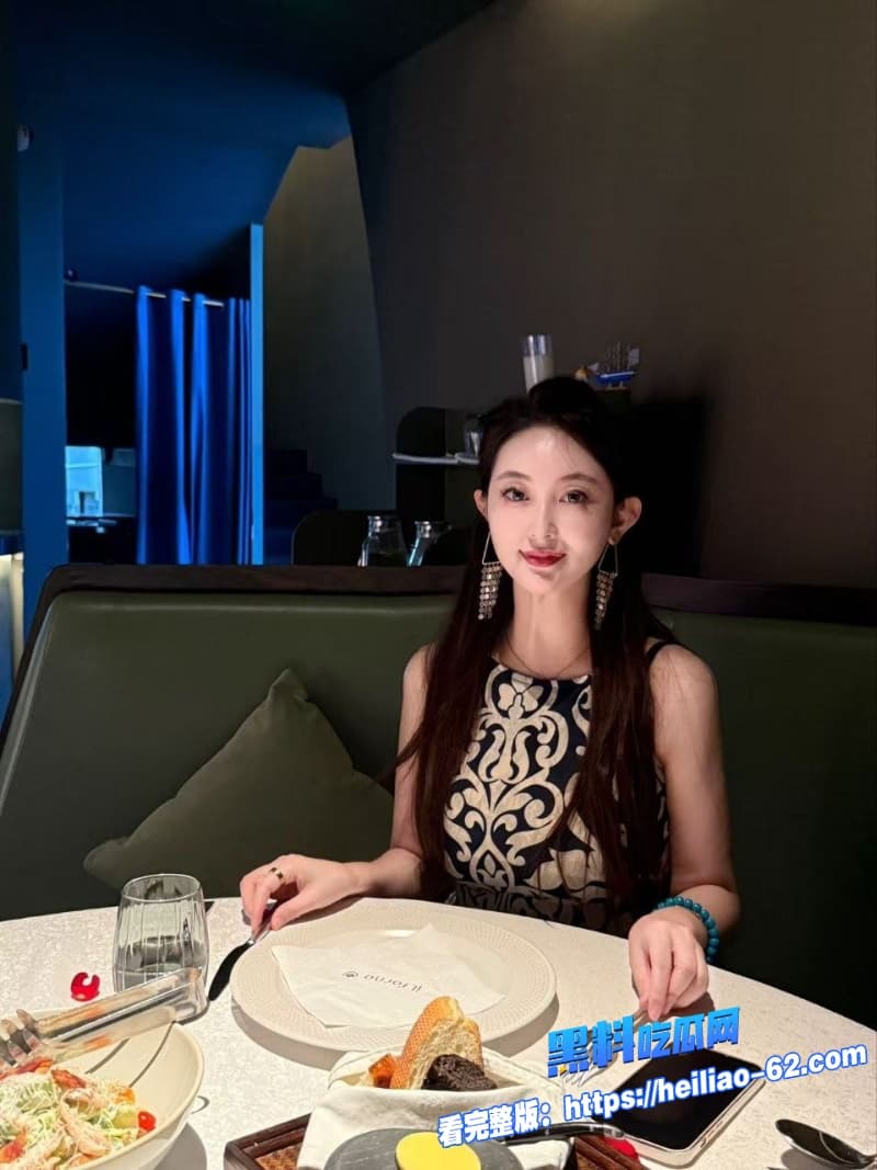 酒量惊人的老婆酒店醉酒车轮战老公先操骚逼再换朋友轮奸第二天直呼逼好疼3