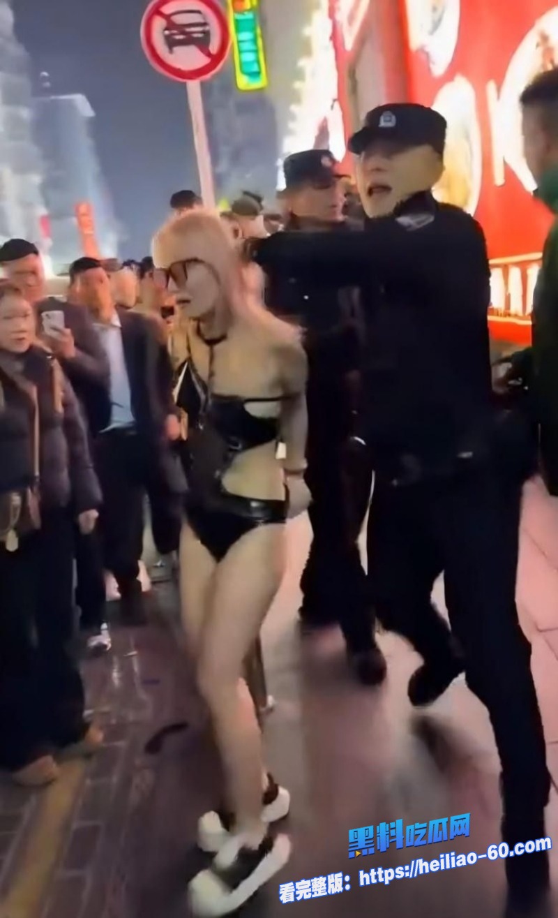 内佛罗里达长沙解放西路金发骚女当街跪舔口爆吞精9 内佛罗里达长沙解放西路金发骚女当街跪舔口爆吞精9