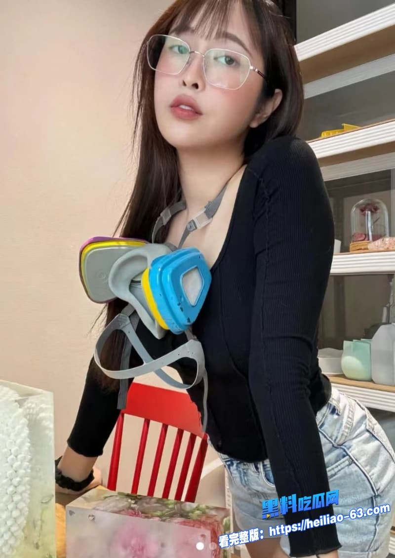 泰国网红眼镜妹反差爆表脱光后极品骚身材巨顶被猛男掐脖子狂干最后口爆精液全吞6