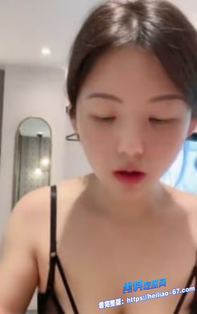 清纯向日葵女孩性瘾发作小吊男友疯狂冲击她的小穴但还是难以满足2 清纯向日葵女孩性瘾发作小吊男友疯狂冲击她的小穴但还是难以满足2