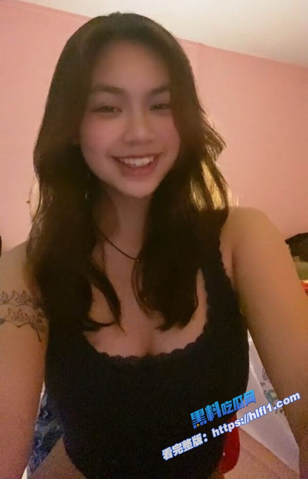 新加坡抖音网红 CharlotteYuan 私底下做福利姬 居家私拍掰穴自慰私密影片流出！4