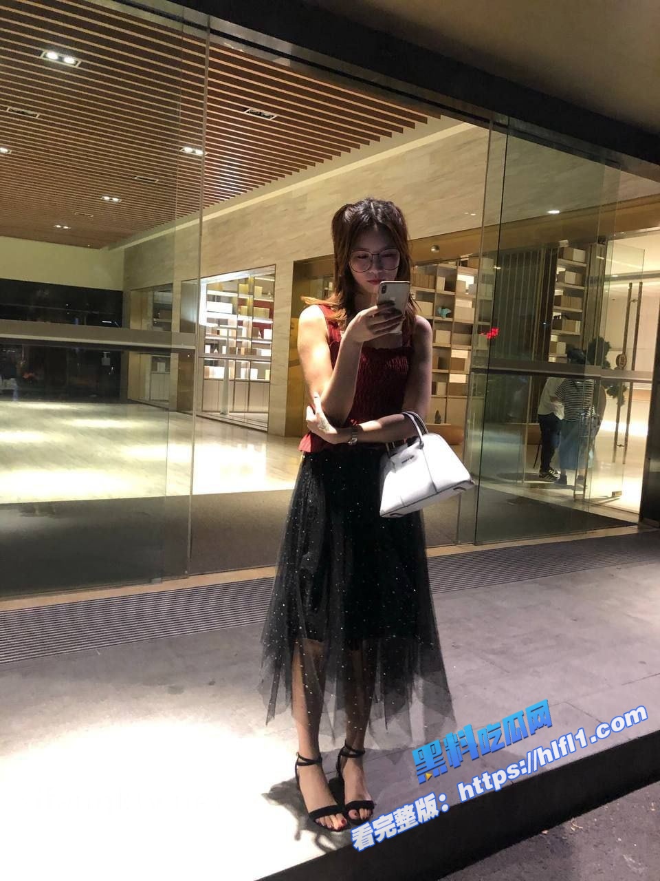 御姐女神 刘思琪 酒店幽会富二代穿上高跟肉丝开裆丝袜 等着挨屌！1