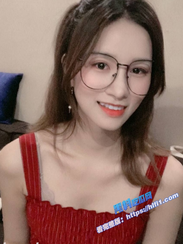 御姐女神 刘思琪 酒店幽会富二代穿上高跟肉丝开裆丝袜 等着挨屌！5