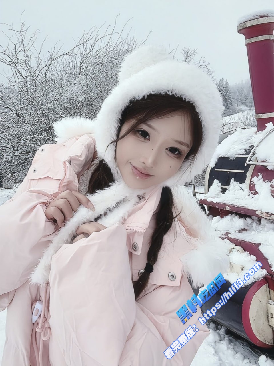北影极品女大学生 穿着红色的少数民族服装 给金主跳艳舞自慰 金主对着小穴爆操！2