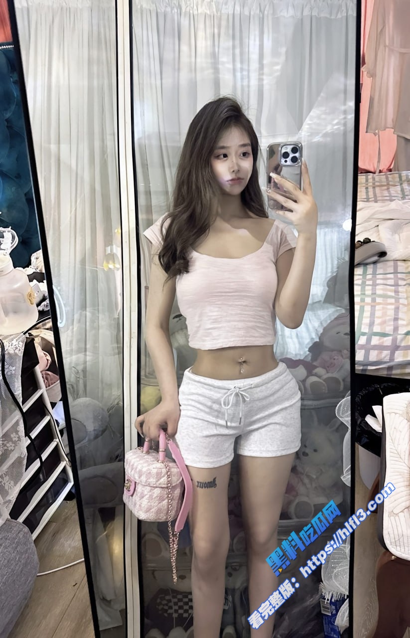 北影极品女大学生 穿着红色的少数民族服装 给金主跳艳舞自慰 金主对着小穴爆操！3