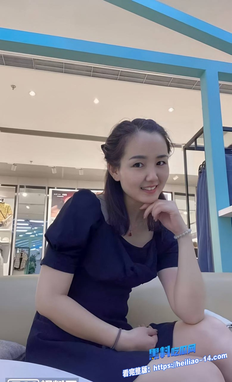 盐城射阳周大福女销售一拖三群P完整版不雅视频流出白天柜台卖金子晚上酒店吃精子年度最骚少妇非她莫属 2