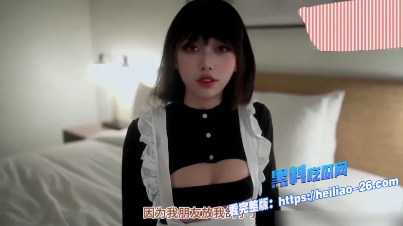 超清纯反差美女大胆私拍福利曝光看着文温柔可人一到床上就彻底变身小妖精跪舔时温柔问男友能不能忍住 2