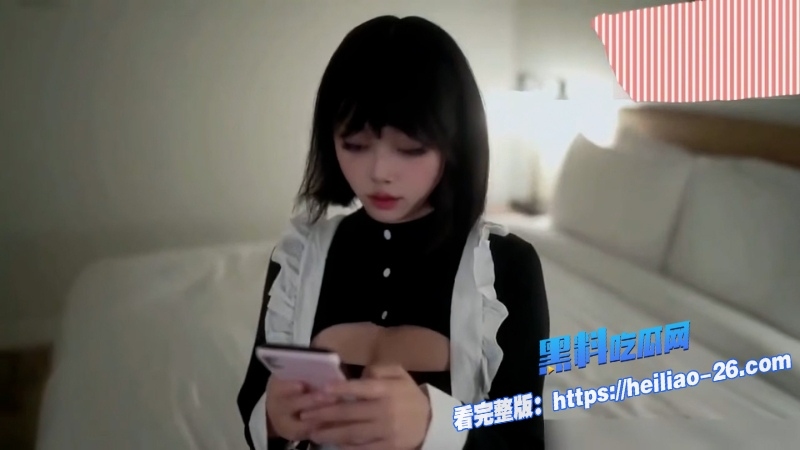 超清纯反差美女大胆私拍福利曝光看着文温柔可人一到床上就彻底变身小妖精跪舔时温柔问男友能不能忍住 3