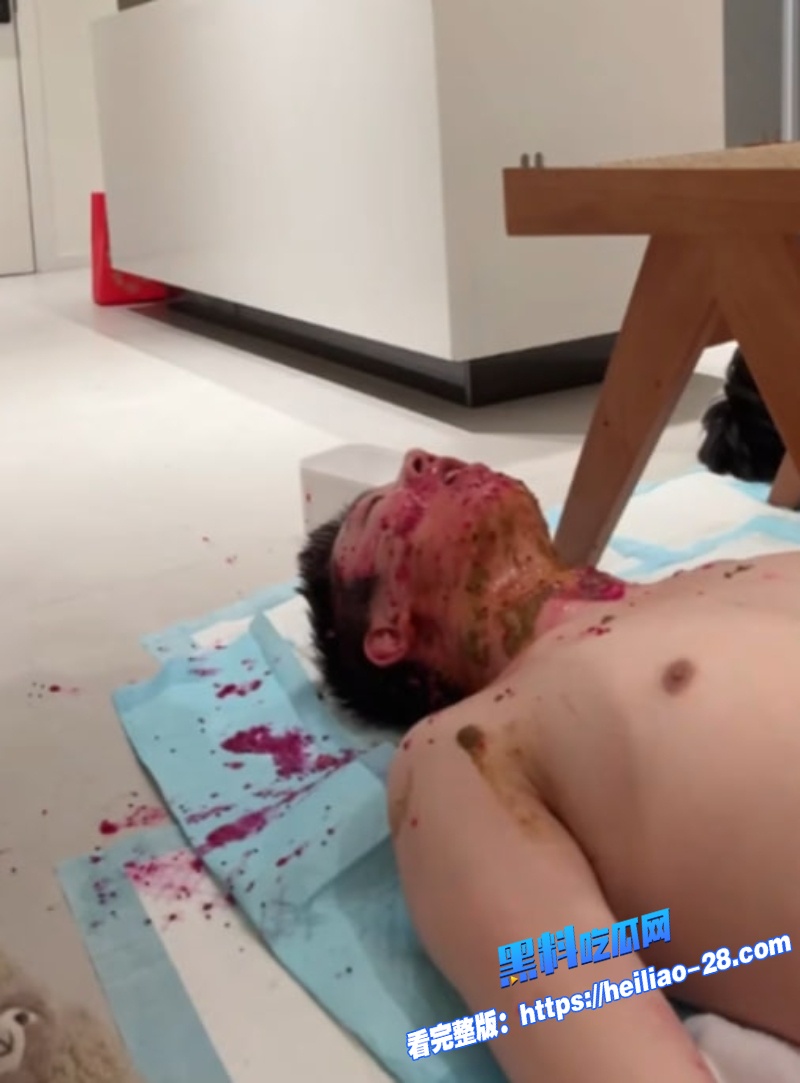 猎奇重口女神和闺蜜一起调教两个贱狗奴直接黄金糊脸圣水灌嘴 奴才跪着张嘴全接生来就是主人的活马桶6
