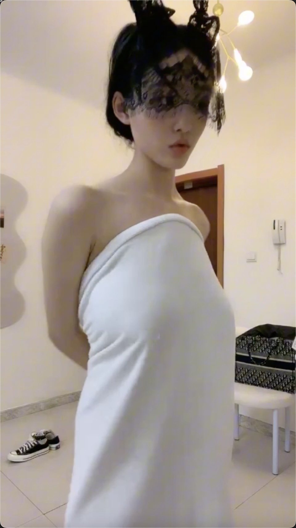 巨乳少妇的做爱直播 先摸摸骚逼和大奶舒服一下 湿了之后再女上狠狠的怼我4