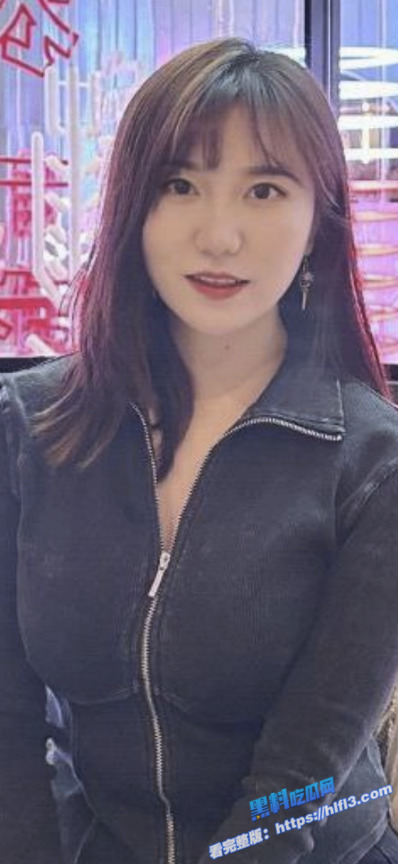 抖音健身网红 没腹肌的张张 黑丝肥臀丁字裤露点骚拍 多角度展示大肥臀！2