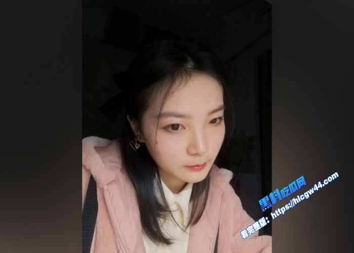 瓜友投稿山东烟台反差眼镜妹看着很乖巧实则很淫荡口交换装各种姿势都会 图1WH700x500px