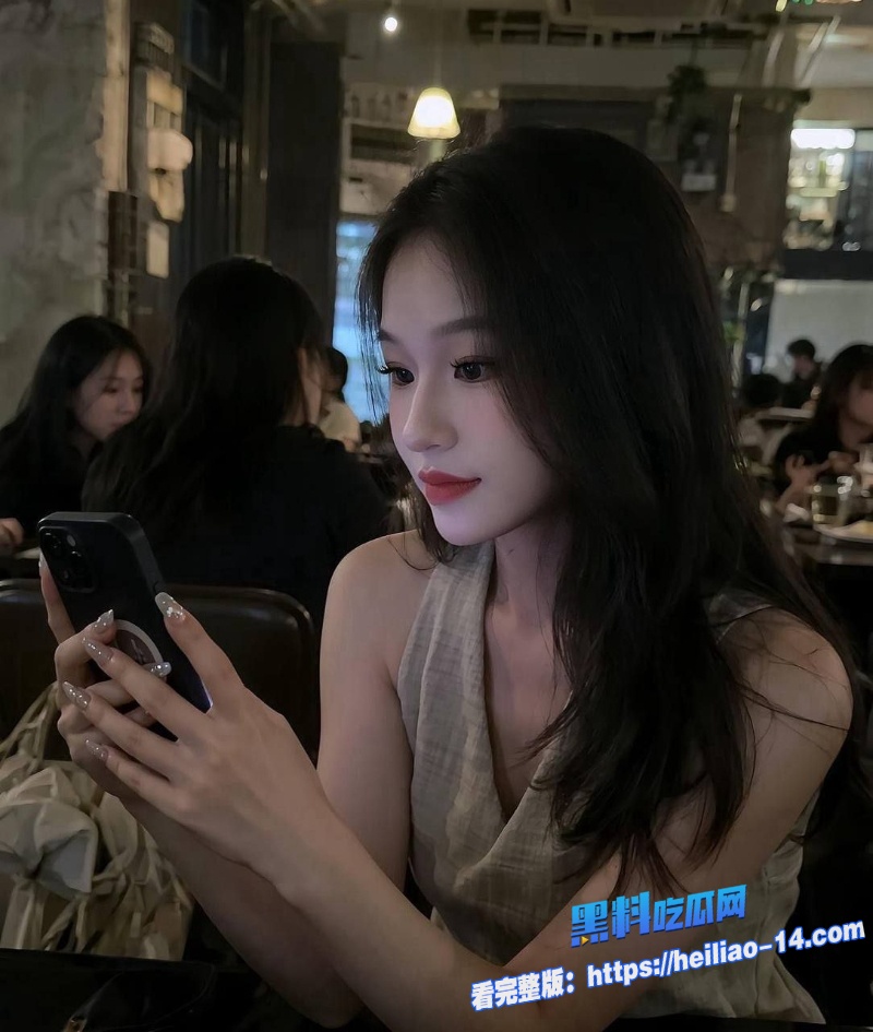 爸妈出门旅游不在家兄妹在家里搞起了乱伦 5 爸妈出门旅游不在家兄妹在家里搞起了乱伦 5